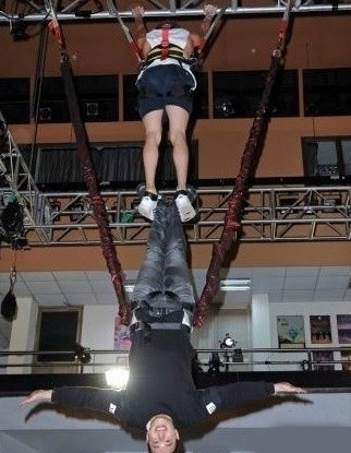 Su co san khau anh 8