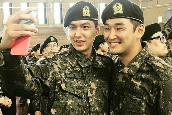 Nghe si Han Quoc nhan duoc nhieu dai ngo khi nhap ngu? hinh anh