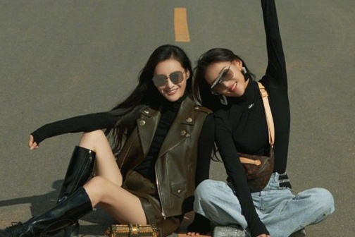 Nu dien vien Gia Thanh bi canh cao vi chup anh giua duong hinh anh