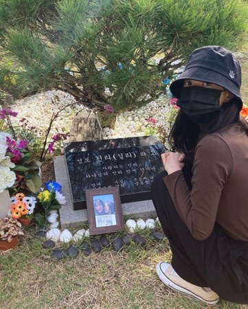 Ky niem ngay mat cua Sulli anh 1