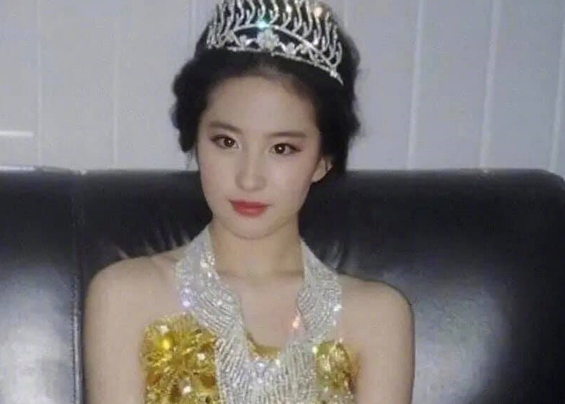 Nhan sac nam 19 tuoi cua 'Nu than Kim Ung' Luu Diec Phi hinh anh