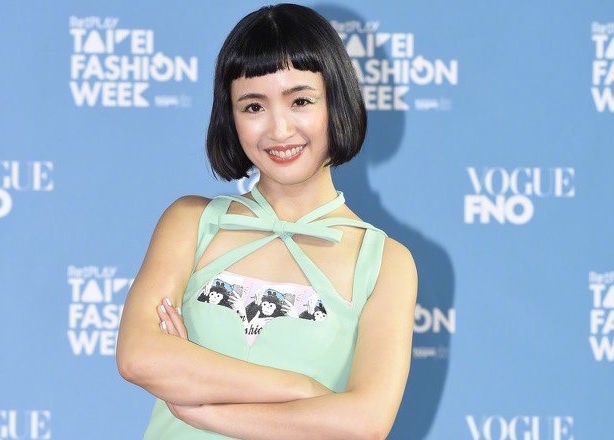 Lam Y Than bi che kem sac tai show thoi trang hinh anh