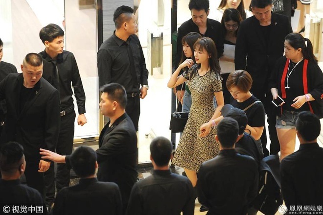 Sao Hoa ngu bi chi trich vi huy dong ve si anh 1