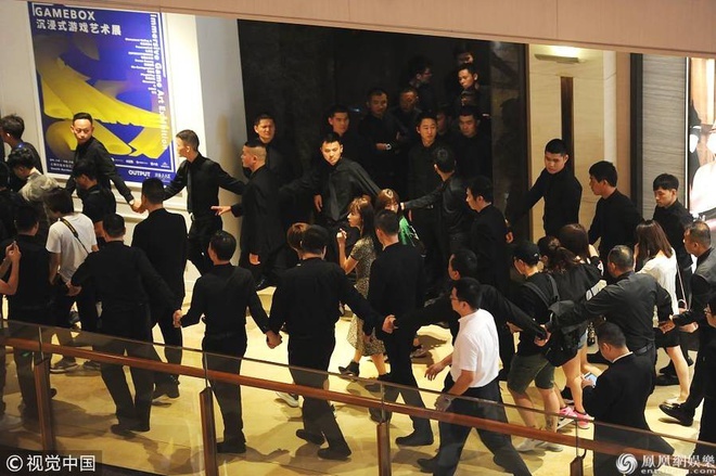 Sao Hoa ngu bi chi trich vi huy dong ve si anh 10