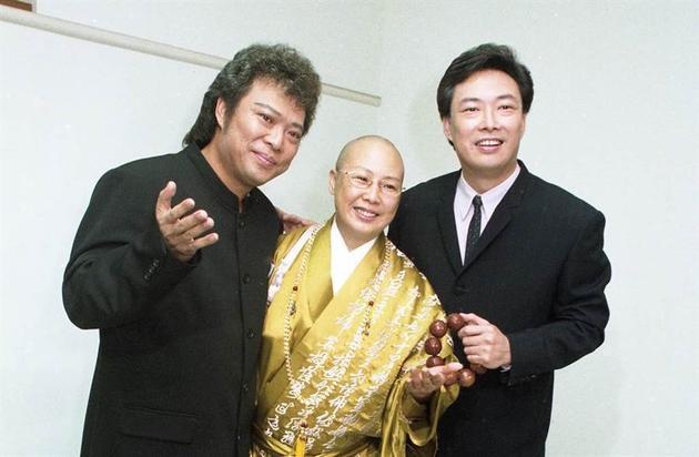 Sao Hoa ngu lao dao ganh no cho nguoi than anh 4