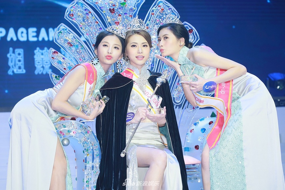 Nguoi dep 23 tuoi dang quang Hoa hau chau A 2020 hinh anh