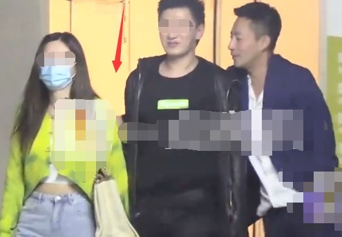 Chong Tu Hy Vien bi chi trich khong quan tam vo con hinh anh