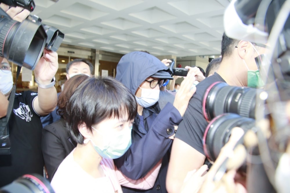 Châu Tinh Trì bị vây kín ảnh 2 Chau Tinh Tri bi vay kin anh 2