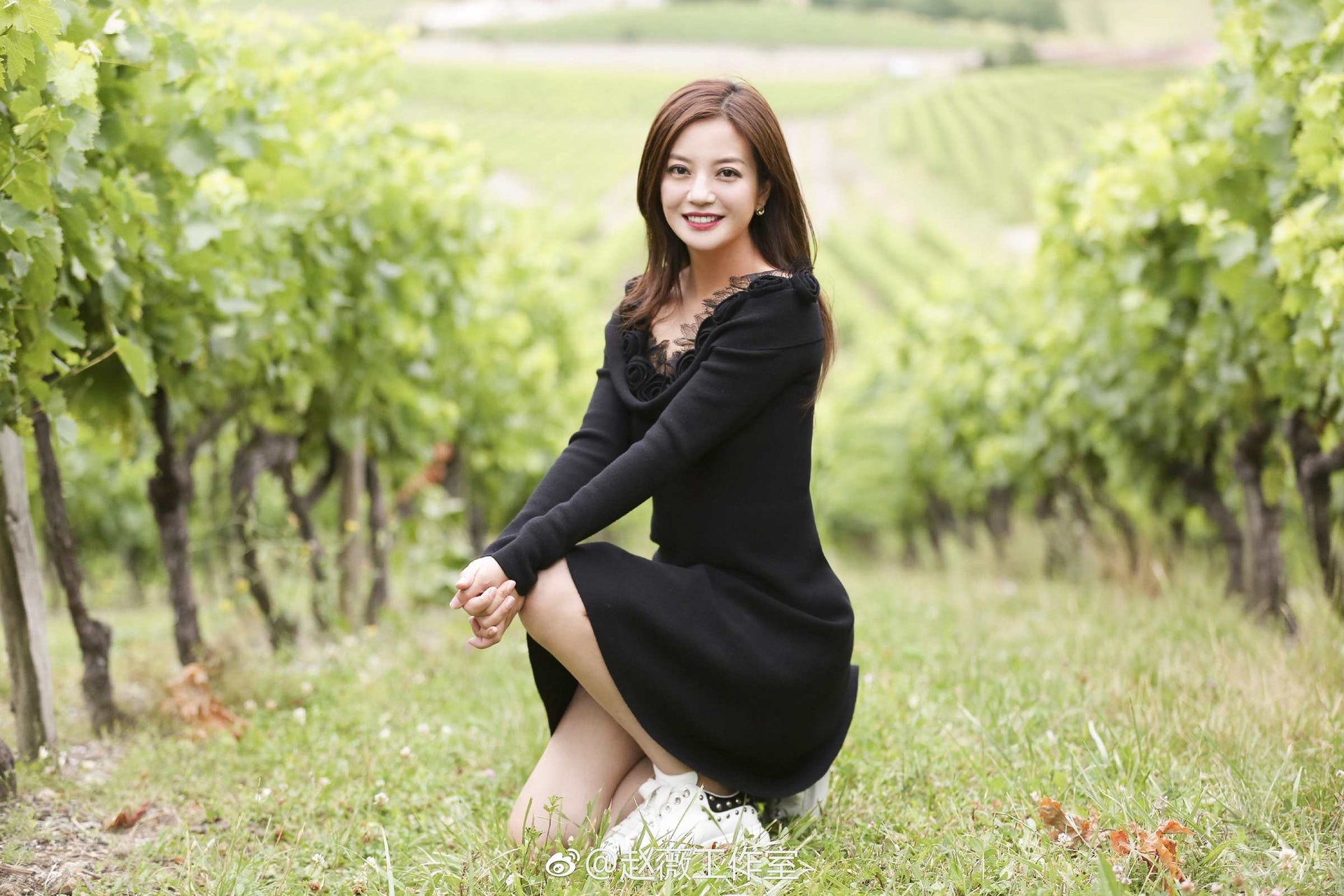 Trieu Vy bi cam hoat dong anh 1