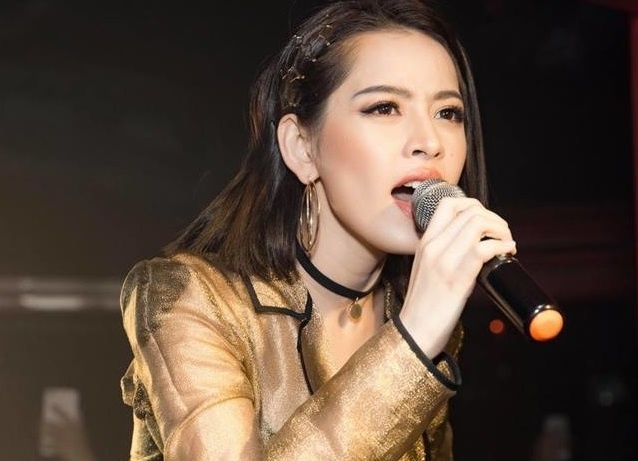 Khan gia bat cuoi khi Chi Pu hat live lac giong hinh anh