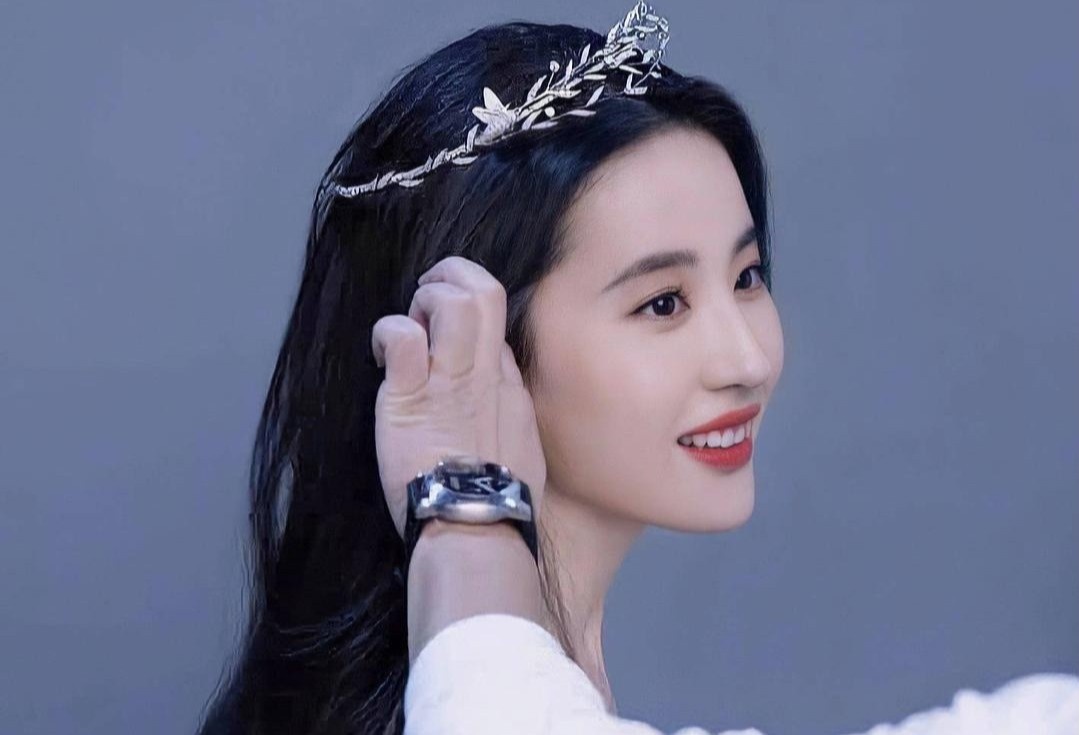 Luu Diec Phi lay lai nhan sac hinh anh