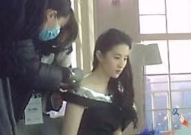 Luu Diec Phi tuc gian trong buoi chup anh hinh anh