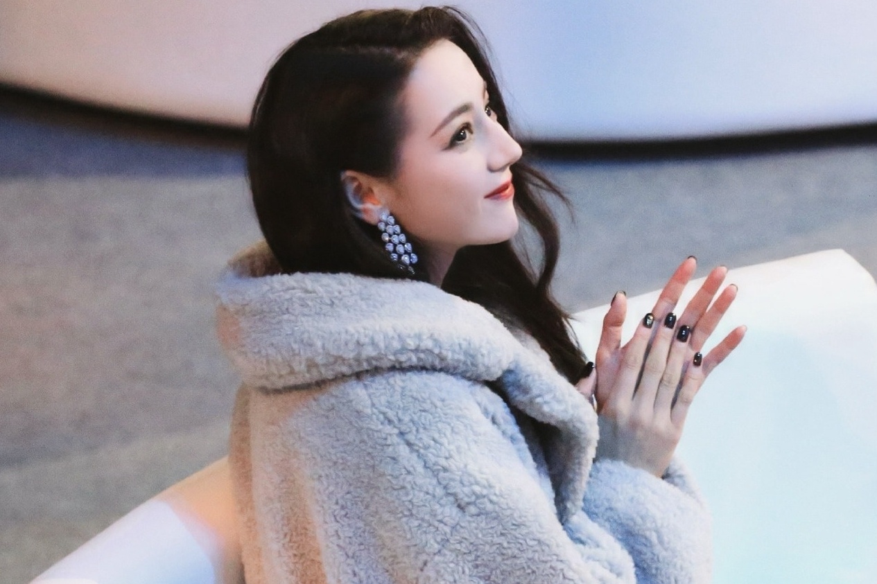 Anh hau truong cua Dich Le Nhiet Ba hinh anh