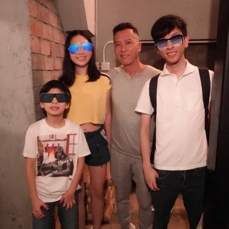 Chan Tu Dan han gan voi con trai rieng anh 2