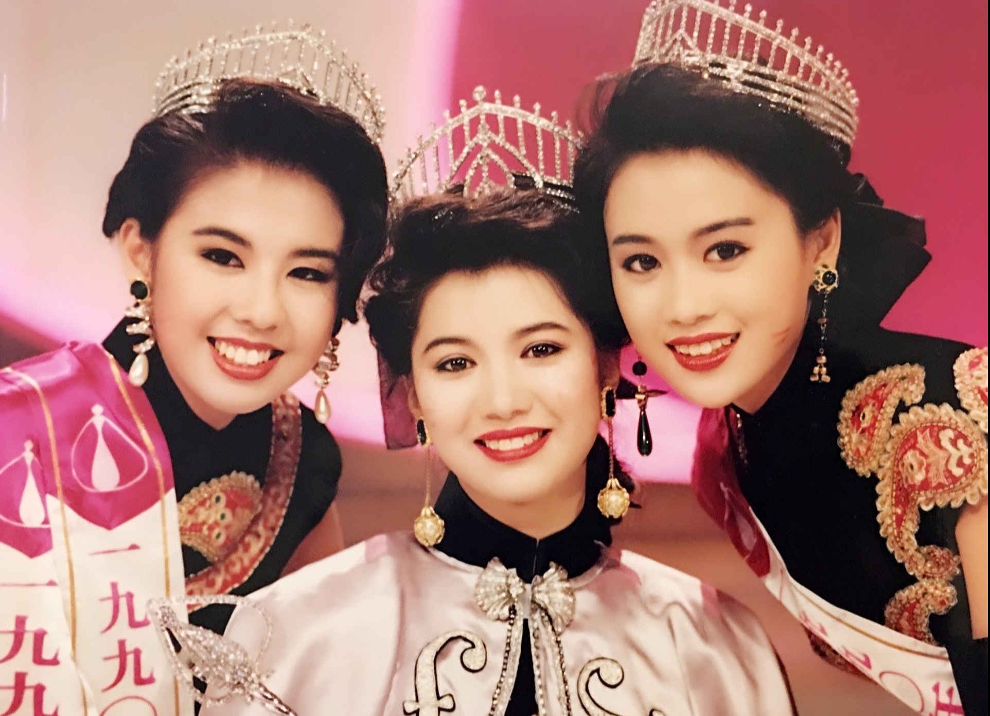 Nga re cuoc doi cua 3 nguoi dep len ngoi Hoa hau Hong Kong 1990 hinh anh