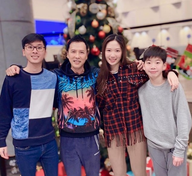 Chan Tu Dan han gan voi con trai rieng anh 1