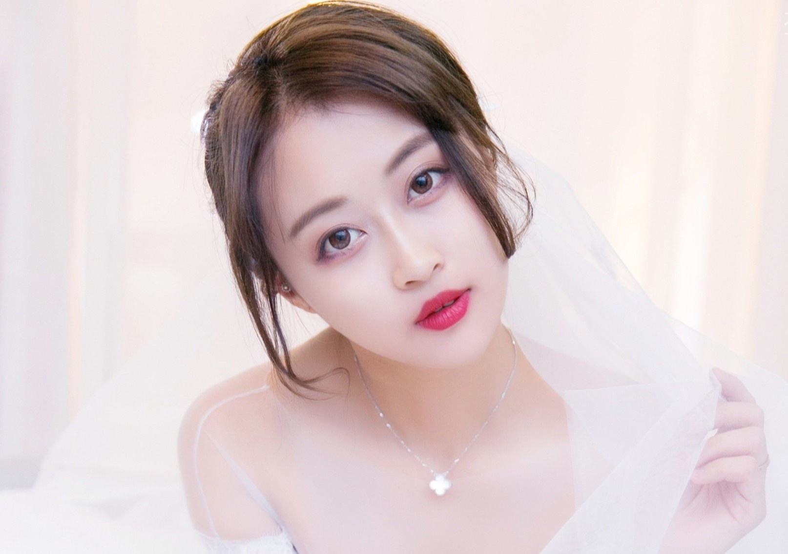 Nu dien vien Trung Quoc Ton Kieu Lo qua doi o tuoi 25 hinh anh