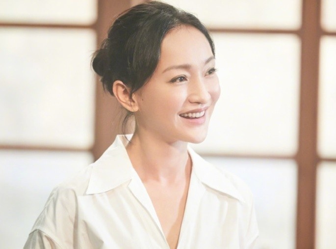 Chau Tan lan dau xuat hien sau do vo hon nhan hinh anh