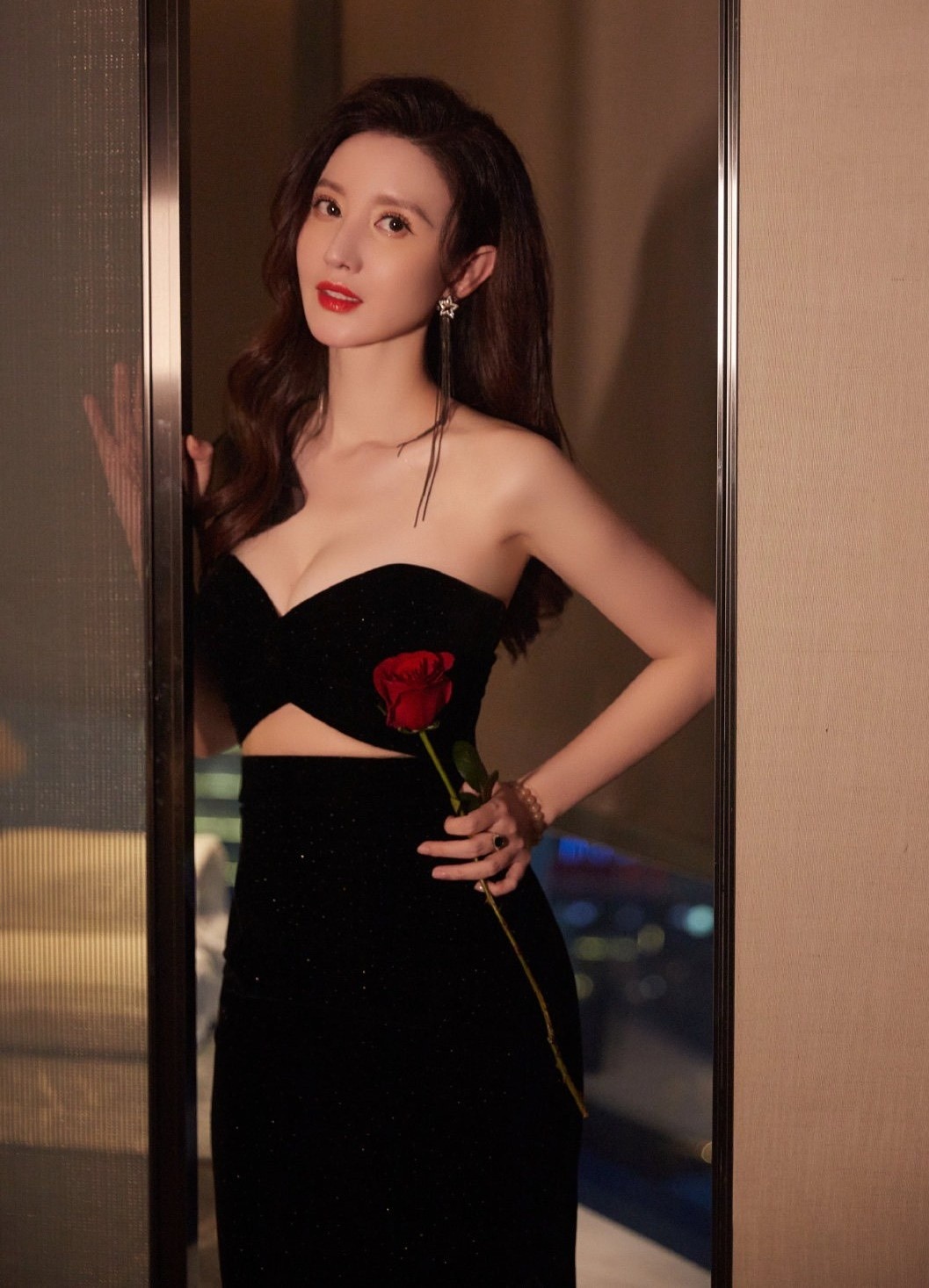 Trương Manh bị tuột váy ảnh 2 Truong Manh bi tuot vay anh 2