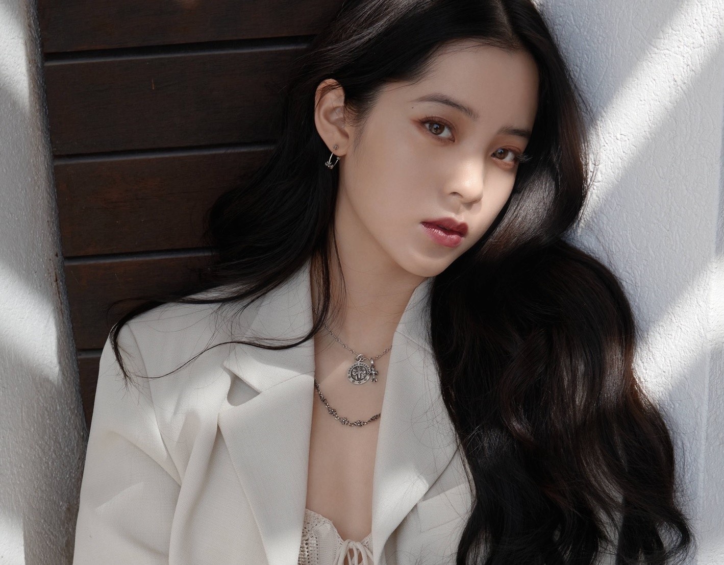 Au Duong Na Na bi chi trich vi thai do kem duyen hinh anh