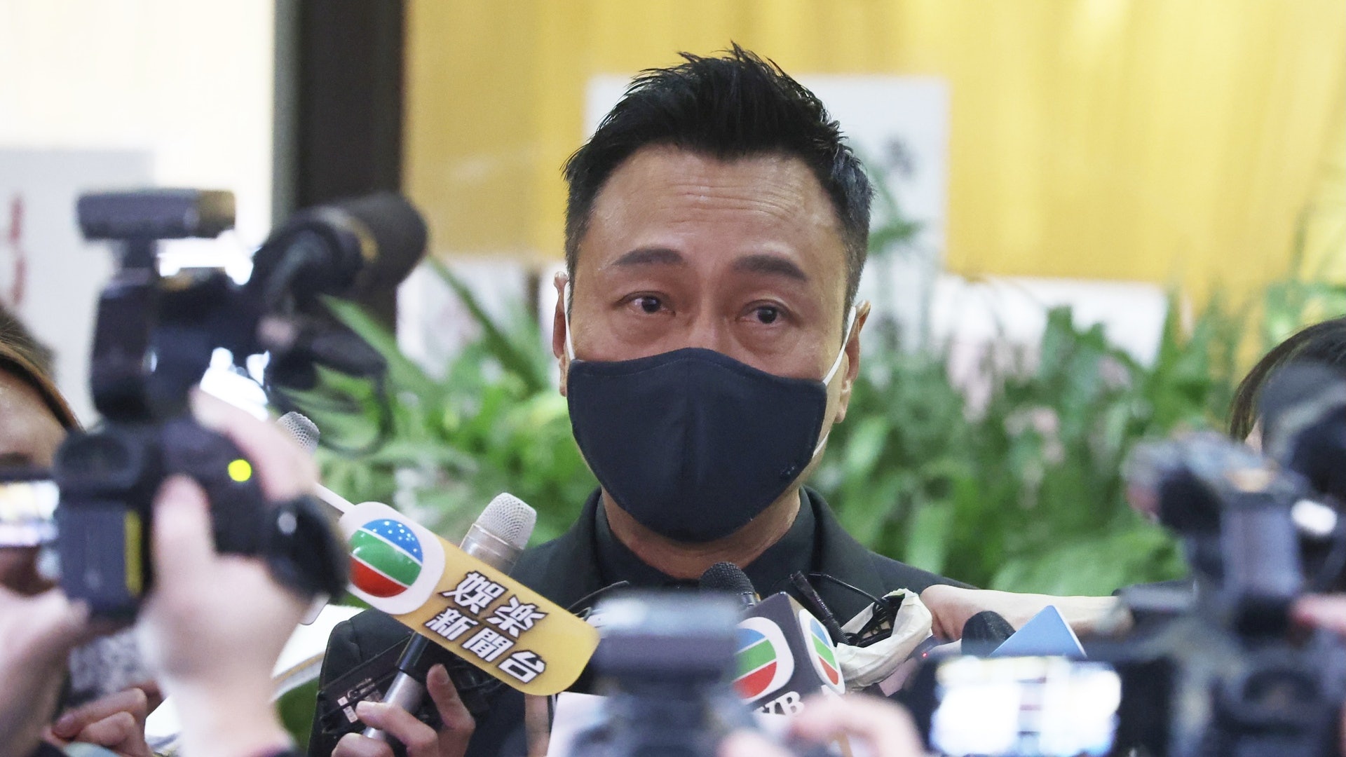 Tang Hoa Thien, Huynh Nhat Hoa vieng nghe si Ly Huong Cam hinh anh