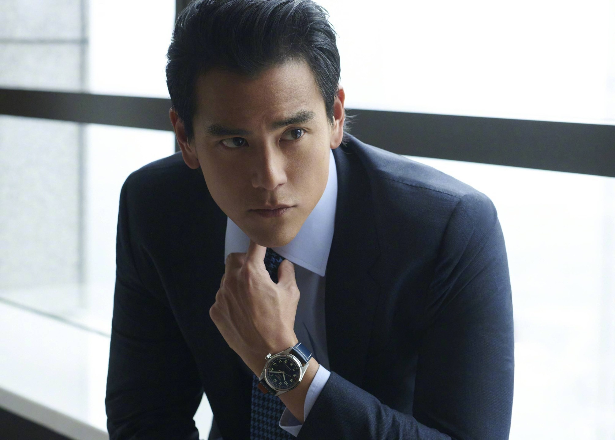 Ve dien trai cua nam than Banh Vu Yen hinh anh