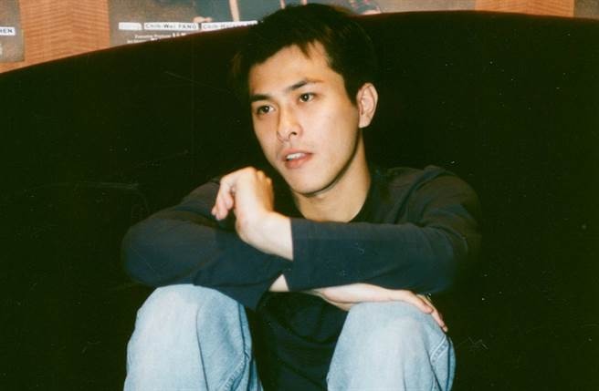 Tai tu Dai Loan lam phuc vu nha hang sau khi bi tay chay hinh anh