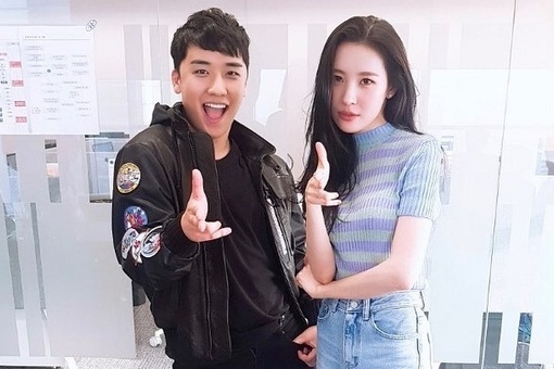 Seungri, T.O.P bi lam mo mat tren song truyen hinh hinh anh