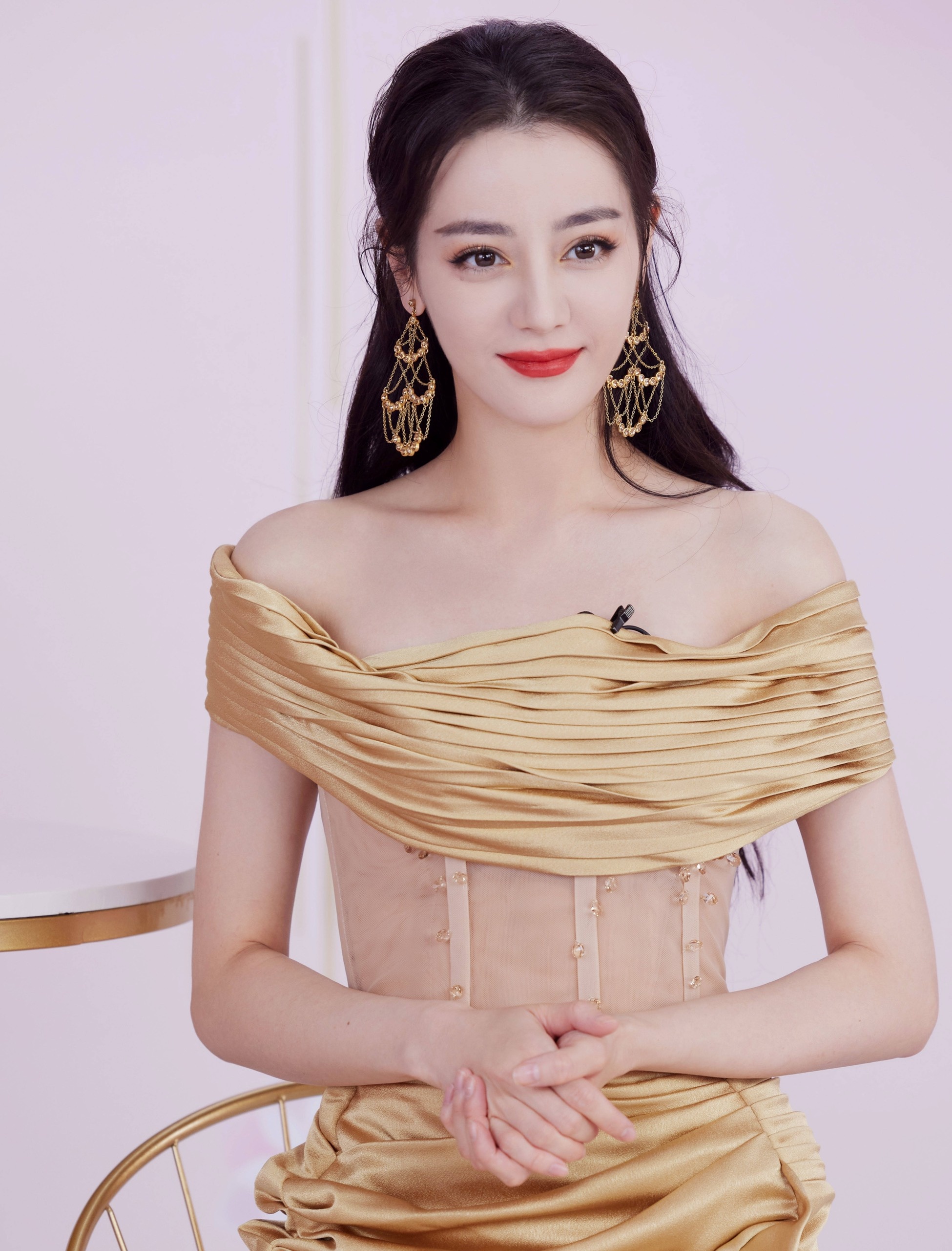 Vong eo 63 cm cua Dich Le Nhiet Ba anh 2