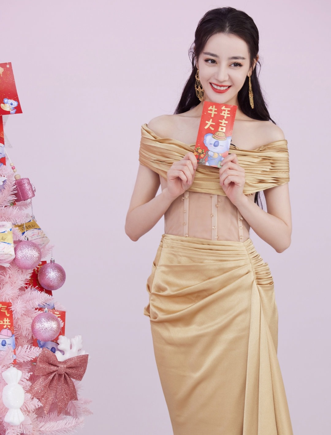 Vong eo 63 cm cua Dich Le Nhiet Ba anh 5