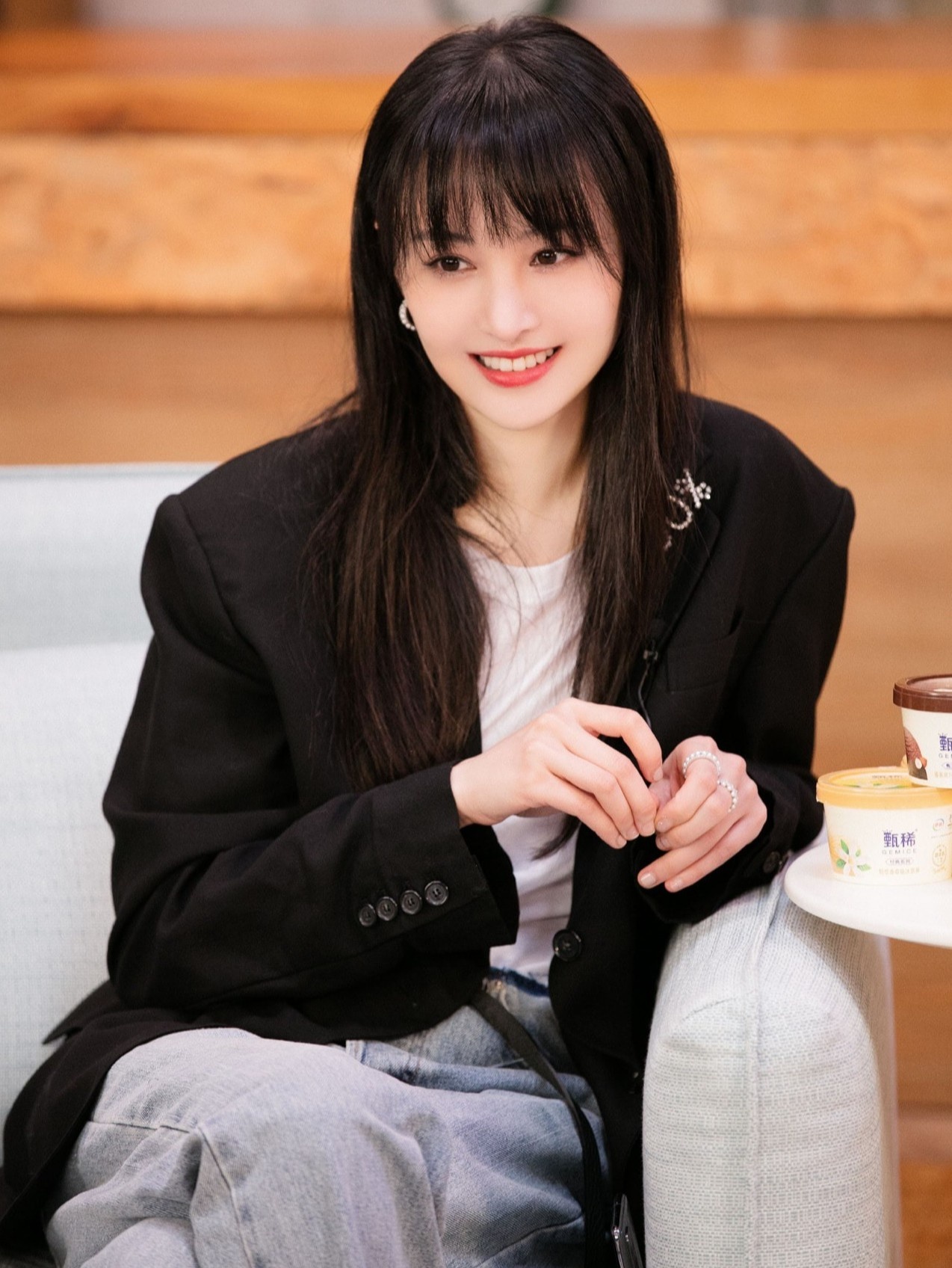 Nganh giai tri Hoa ngu bi keo lui the nao vi nhung ngoi sao tai tieng? anh 1