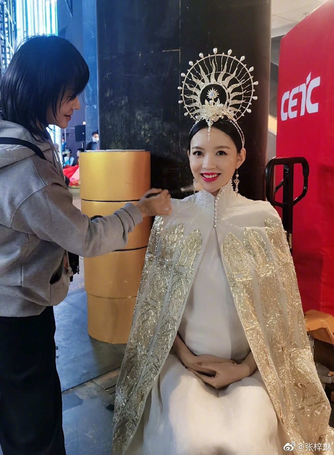 Truong Tu Lam dien le phuc nang 40 kg khi dang mang thai 6 thang anh 3