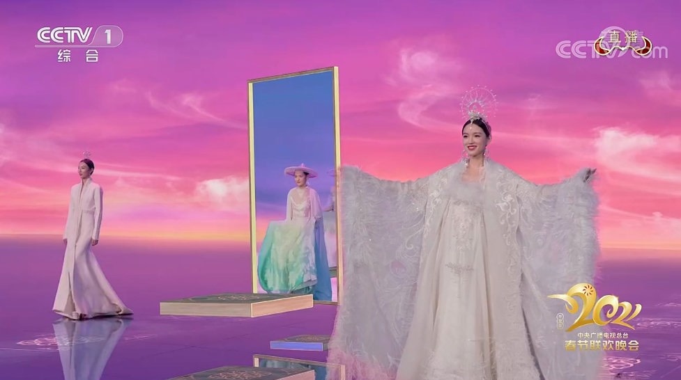 Truong Tu Lam dien le phuc nang 40 kg khi dang mang thai 6 thang anh 2