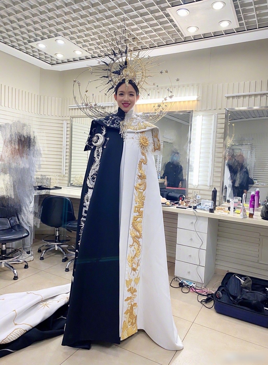 Truong Tu Lam dien le phuc nang 40 kg khi dang mang thai 6 thang anh 4