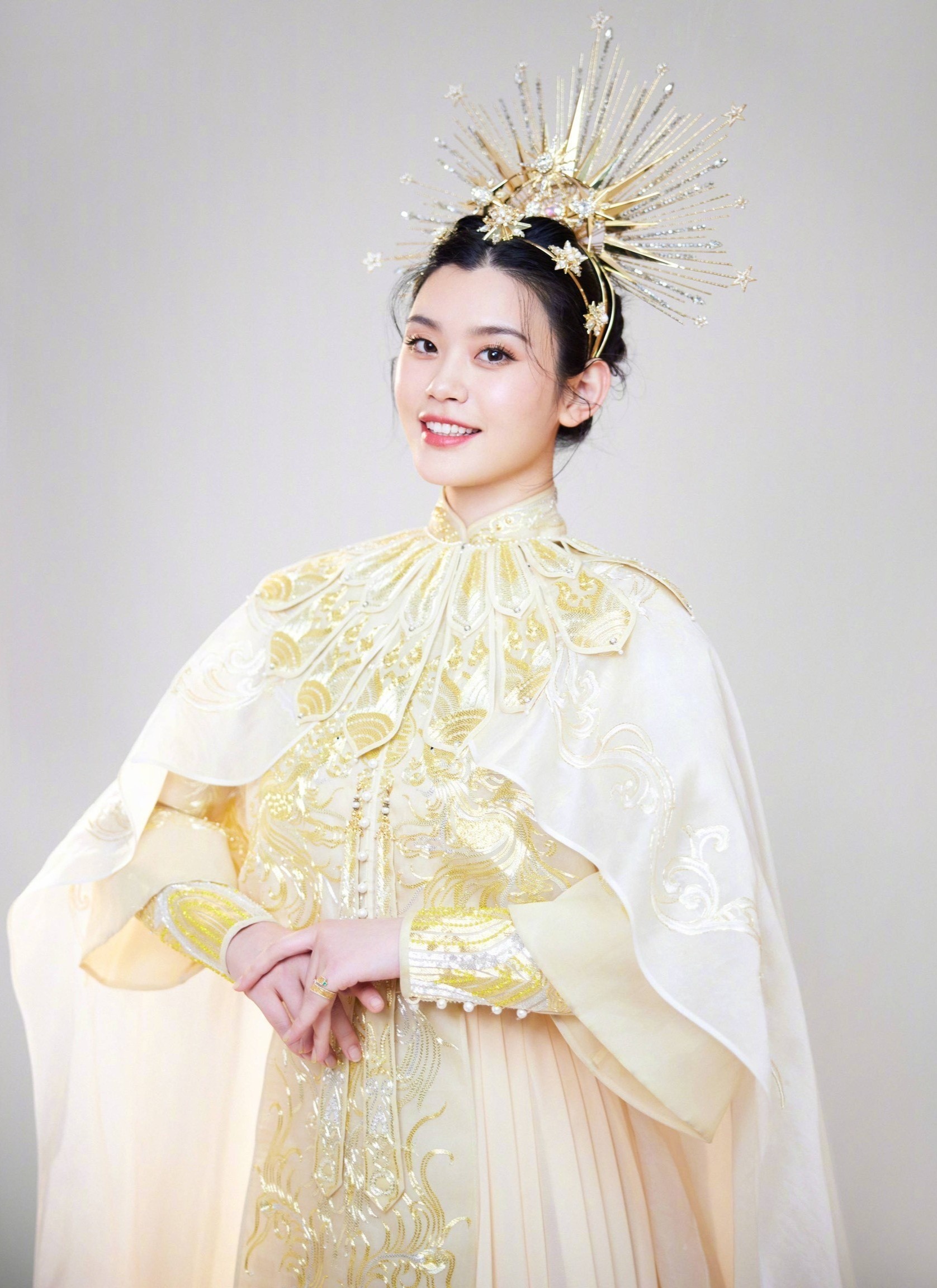 Nhan sac cuon hut cua ba sieu mau hang dau Trung Quoc tren CCTV anh 6