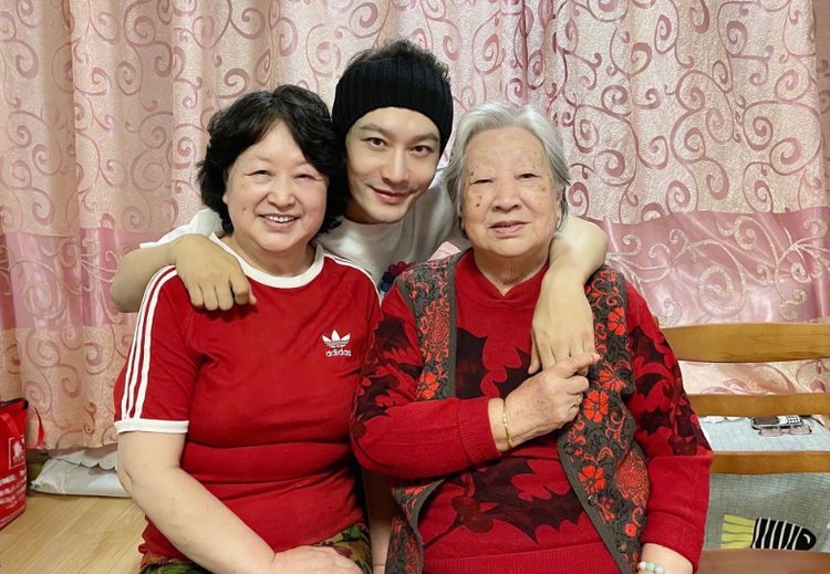 Angelababy không về nhà chồng đón Tết? ảnh 1 Angelababy khong ve nha chong don Tet? anh 1