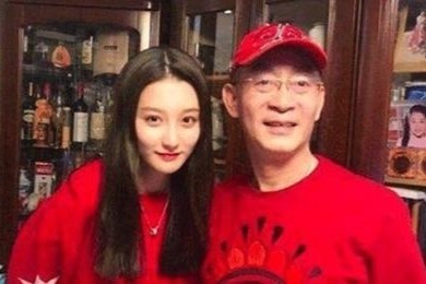 Cuoc song kin tieng cua con gai Luc Tieu Linh Dong hinh anh