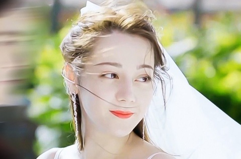 Tao hinh co dau cua Dich Le Nhiet Ba trong phim moi hinh anh