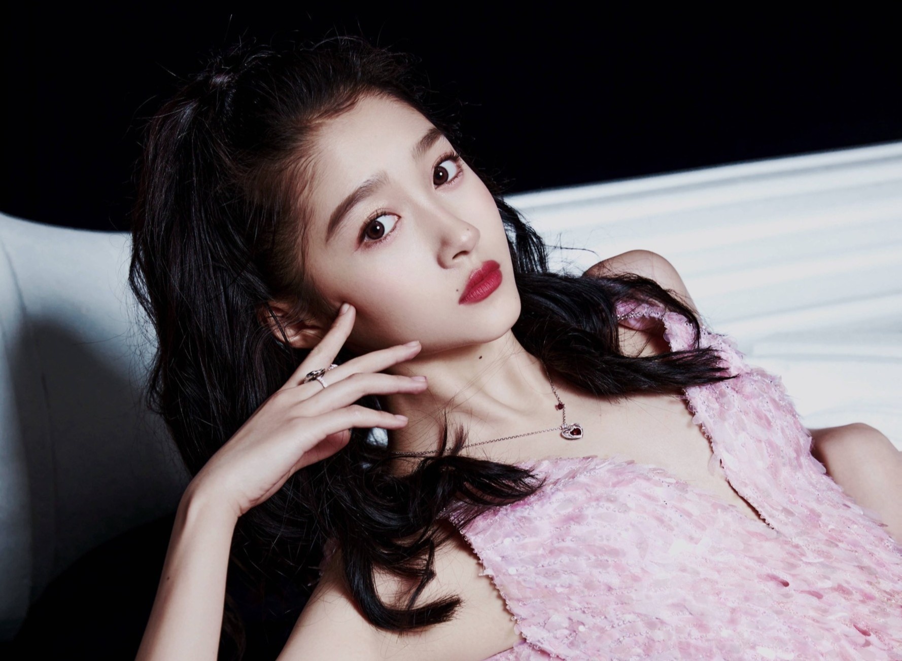 Voc dang goi cam cua Quan Hieu Dong hinh anh