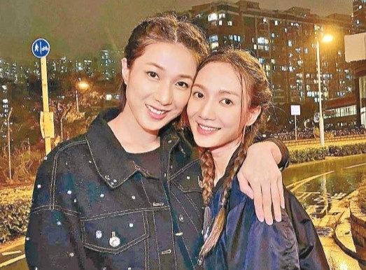 Chung Gia Han dung hat tren pho, chi 10 nguoi xem hinh anh