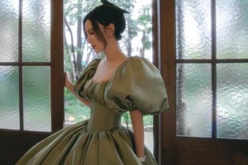 Hoa hau Trung Quoc nhap vien vi vay bo va chuyen ngoai hinh o showbiz hinh anh