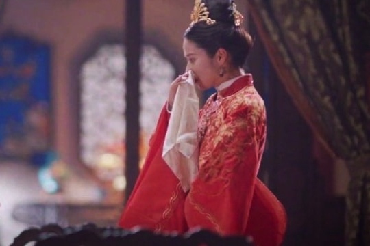 'Cam tam tua ngoc' gay cuoi vi canh co the bien dang cua Dinh Nhi hinh anh