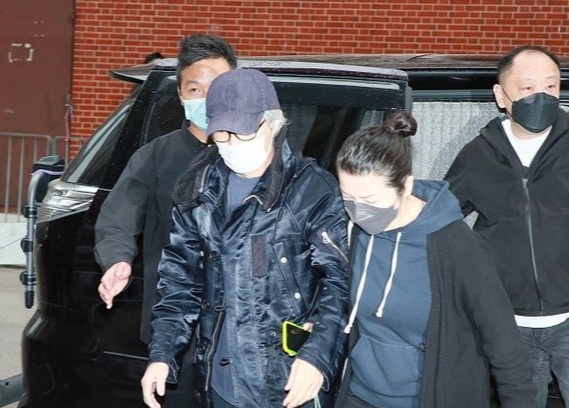 Chau Tinh Tri co vi pham lenh cach ly khi vieng Ngo Manh Dat? hinh anh