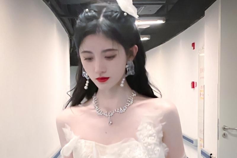 Su kem coi cua dien vien tre Trung Quoc hinh anh