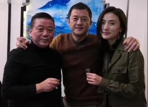 Ly A Bang muon cuoi ban gai hoa hau hinh anh