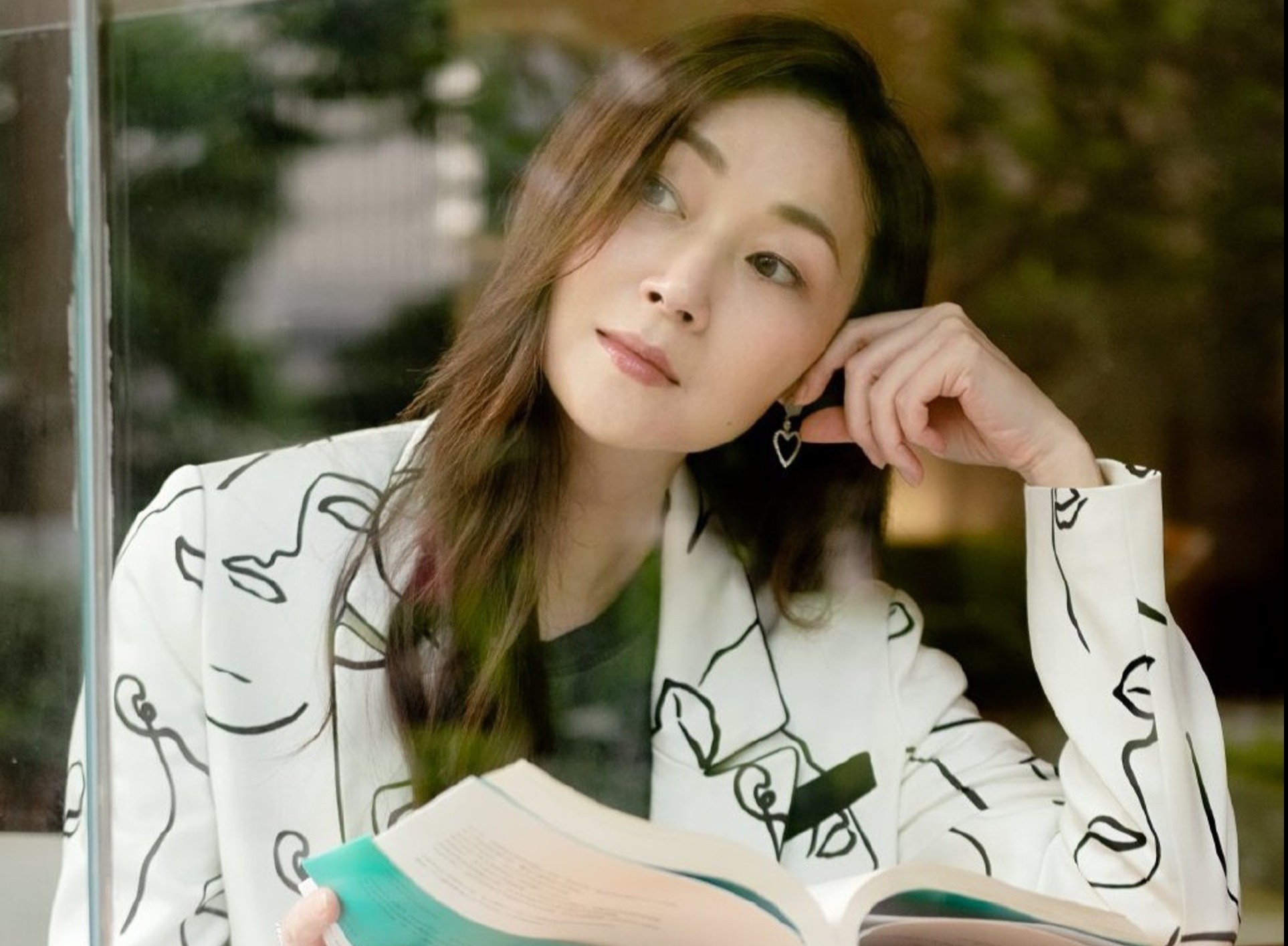 Cuoc song cua A hau Van Y Van hinh anh