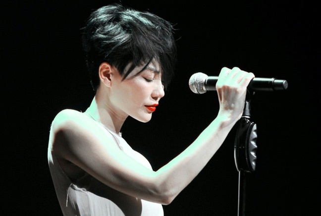 Su nghiep am nhac hai ra tien cua Vuong Phi hinh anh