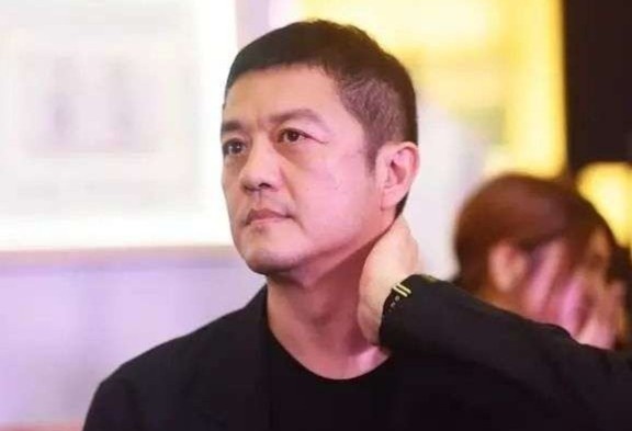 Ly A Bang o ben ban gai sau khi thua kien hinh anh