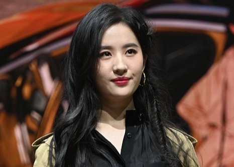 Luu Diec Phi bi che an mac xau khi du su kien hinh anh