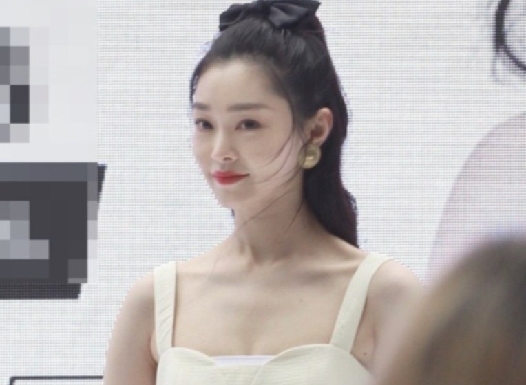 Anh chua chinh sua cua my nhan man anh Hoa ngu hinh anh